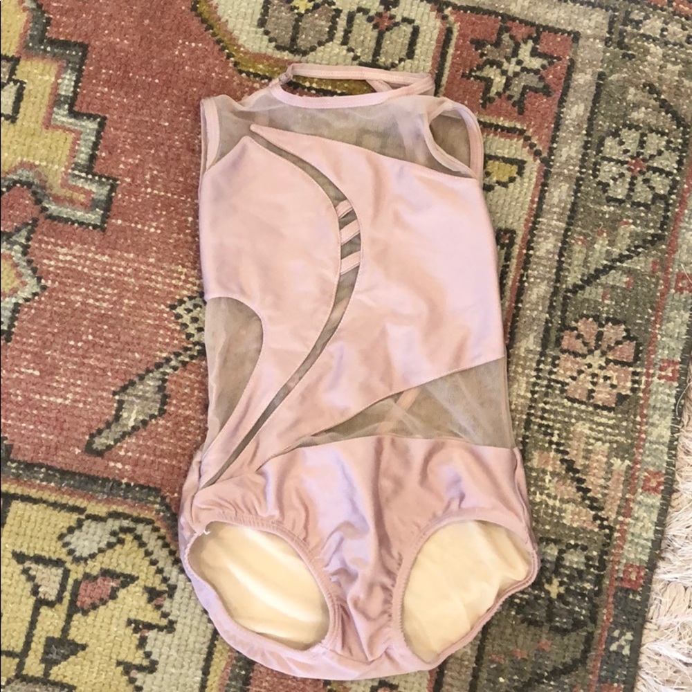 Light pink leo